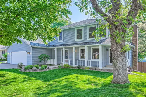 2218 Ariel St N, North Saint Paul, MN 55109
