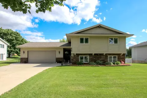 805 W 6th St, Litchfield, MN 55355
