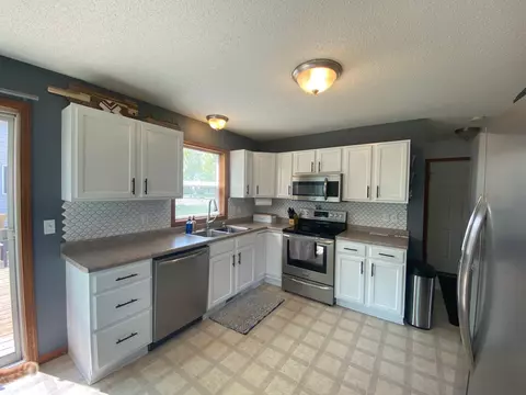 805 3rd Ave NE, Plainview, MN 55964 photo 9