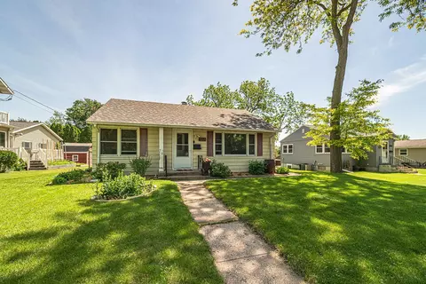 1009 Carlton Ave, Faribault, MN 55021