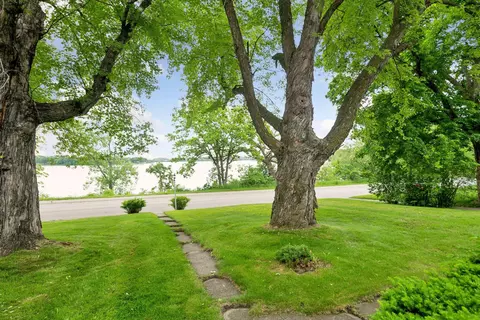 320 Kingsley St S, Winsted, MN 55395