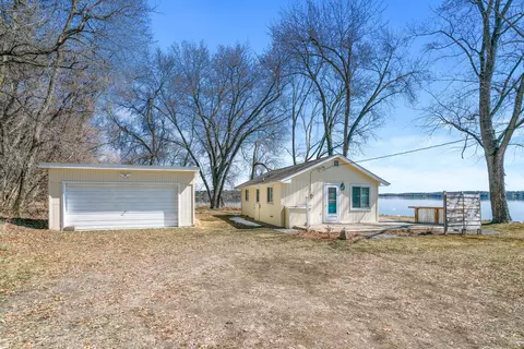 7210 Green Lake Shore Dr NW, Princeton, MN 55371
