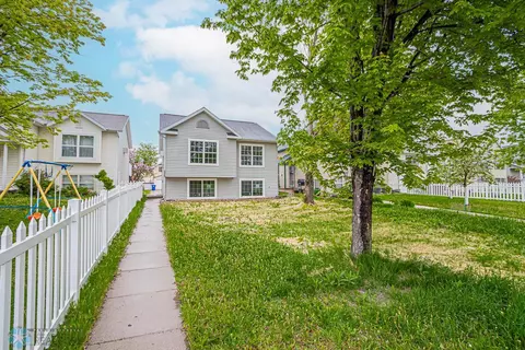 1915 58th Ave S, Fargo, ND 58104