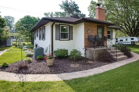8637 Columbus Ave S, Bloomington, MN 55420