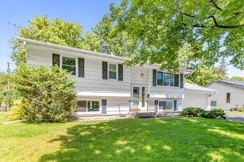 2412 W 107th St, Bloomington, MN 55431