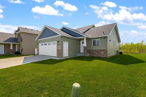 6724 Yosemite St, Saint Cloud, MN 56303