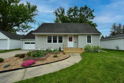 771 W 2nd St, Zumbrota, MN 55992