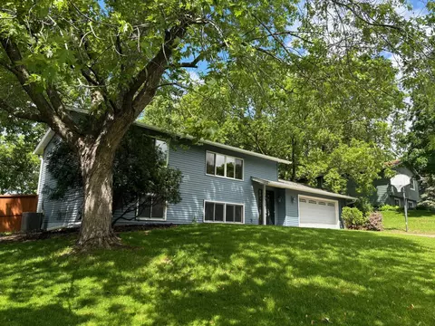 12315 Oxbow Dr, Eden Prairie, MN 55347