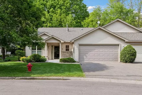 10862 Woodland Dr, Chisago City, MN 55013