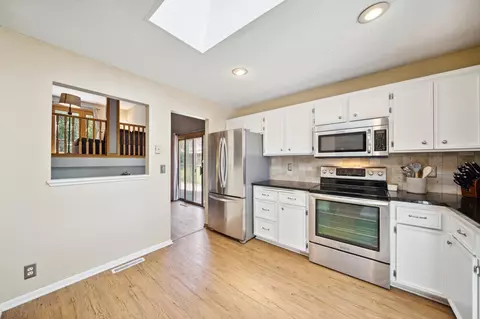 872 Sudberry Ln, Eagan, MN 55123 photo 5