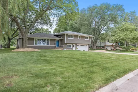 5504 Mcguire Rd, Edina, MN 55439 photo 2
