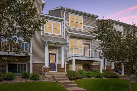 1670 Village Trl E #2, Maplewood, MN 55109