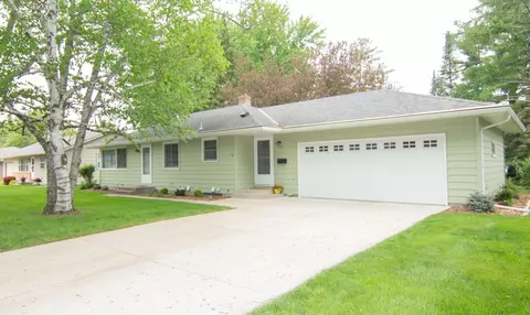 120 Meadow Ln, Mankato, MN 56001