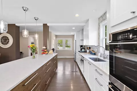 9672 Upton Rd, Bloomington, MN 55431 photo 6