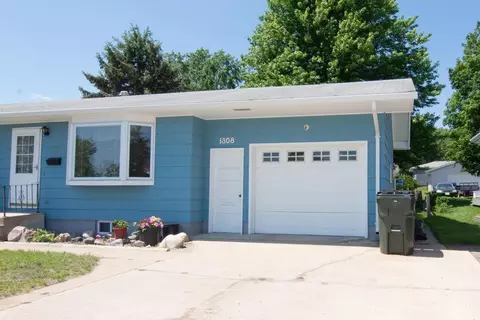 1308 N 5th St, Saint Peter, MN 56082 photo 2
