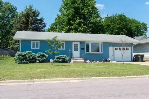1308 N 5th St, Saint Peter, MN 56082