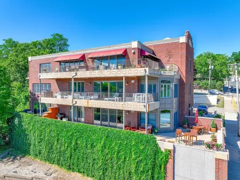 101 Olive St E #4, Stillwater, MN 55082