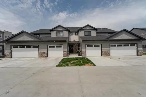 5233 Harvest Square Pl NW, Rochester, MN 55901