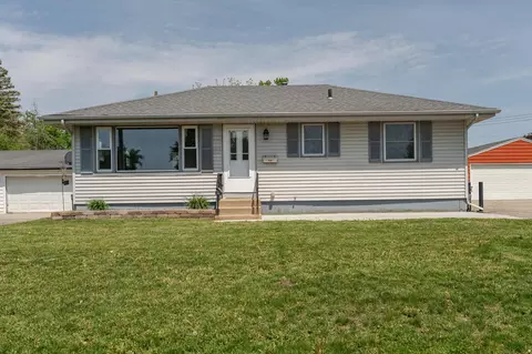 115 4th St NE, Stewartville, MN 55976