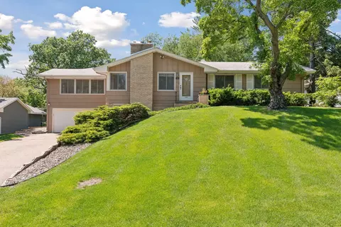 10642 Yosemite Rd, Bloomington, MN 55437