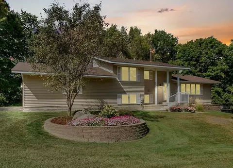 1320 11th Ave NE, Faribault, MN 55021
