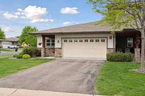 1212 Vernon Dr, Carver, MN 55315