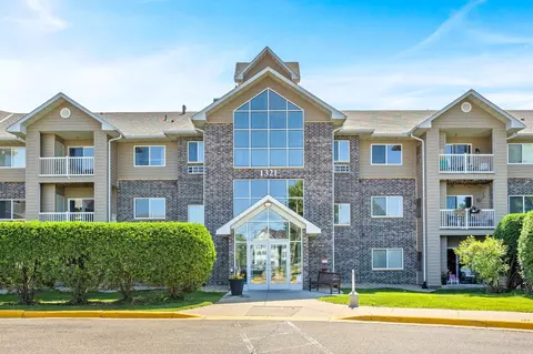 1321 Lake Dr W #318, Chanhassen, MN 55317