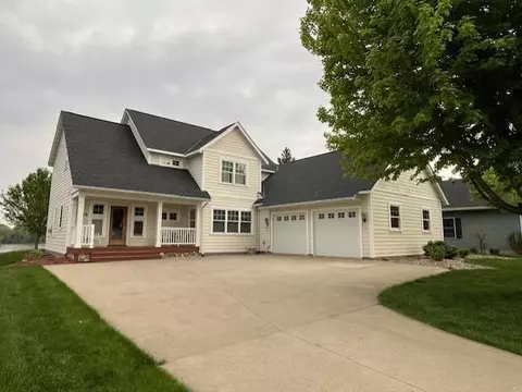 1185 W Shore Dr SW, Hutchinson, MN 55350
