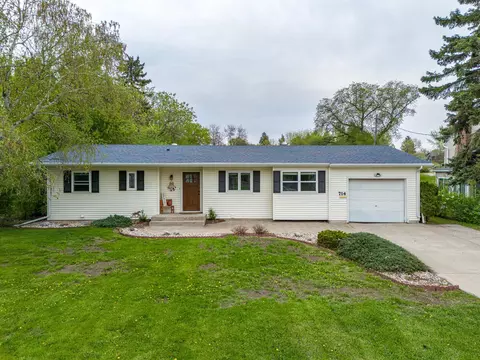 714 Thorndale Ave, Crookston, MN 56716