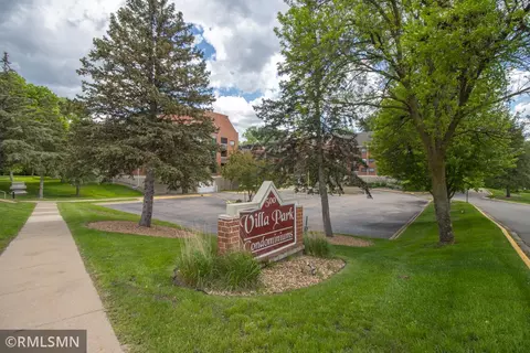 500 County Road B W #333, Roseville, MN 55113