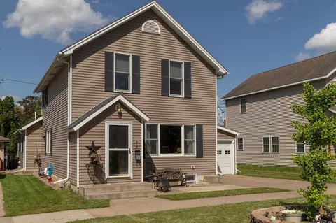 418 Main St W, Wabasha, MN 55981
