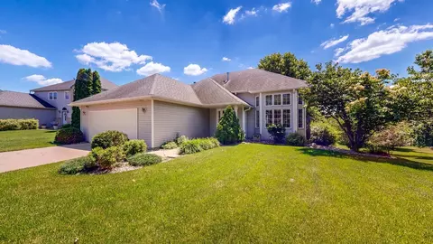 5910 Danvers Ln NW, Rochester, MN 55901
