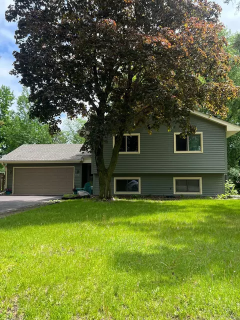 5490 Daisy Ct, White Bear Township, MN 55110