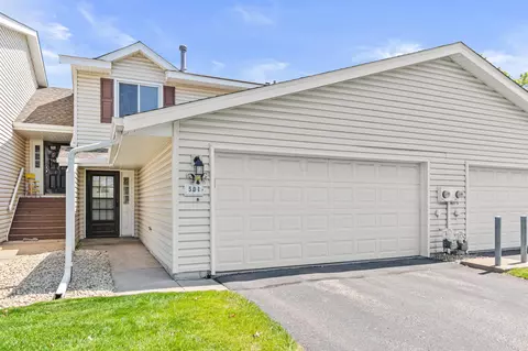 501 Pleasure Creek Dr, Blaine, MN 55434