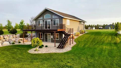48064 Oak Bay Dr, Big Stone City, SD 57216