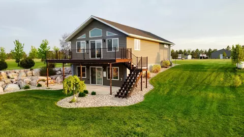 48064 Oak Bay Dr, Big Stone City, SD 57216