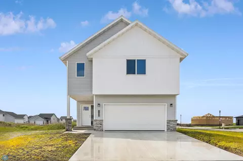1159 Jill Dr W, West Fargo, ND 58078