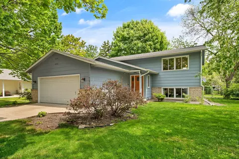 7512 Fairfield Rd N, Brooklyn Park, MN 55444