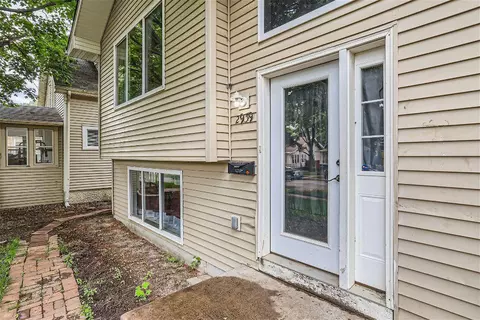 2939 Sheridan Ave N, Minneapolis, MN 55411