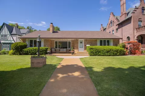 1353 Summit Ave, Saint Paul, MN 55105
