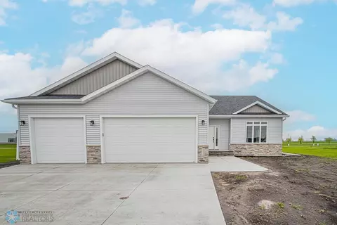 2224 44th St S, Moorhead, MN 56560