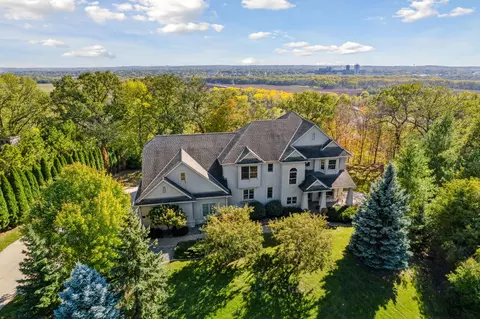 615 Lakota Ln, Chaska, MN 55318