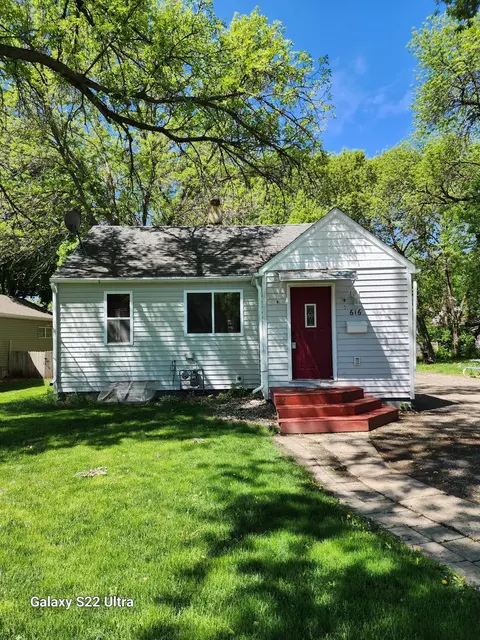 616 15th St SW, Willmar, MN 56201 photo 2