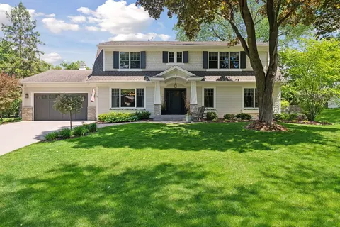 261 Ridgeview Dr, Wayzata, MN 55391