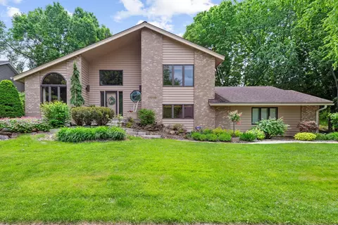 17005 Weston Bay Rd, Eden Prairie, MN 55347