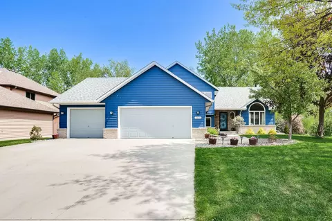 7870 21st St N, Oakdale, MN 55128