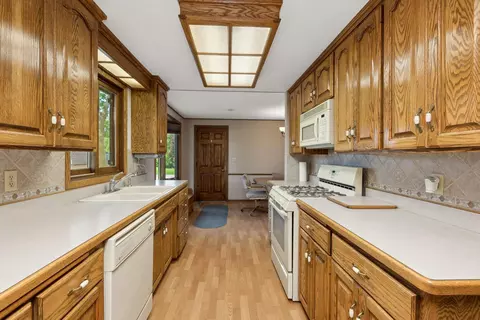 8855 Shields Lake Path, Faribault, MN 55021 photo 7