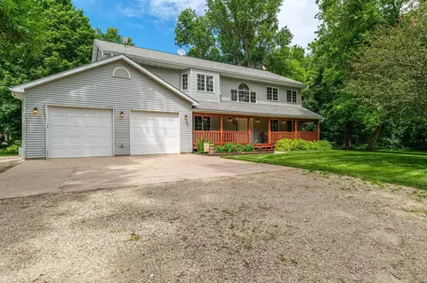4718 Castle Cir, Lester Prairie, MN 55354