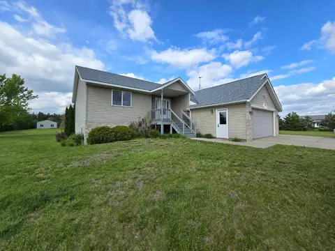 1868 47th St SE, Saint Cloud, MN 56304 photo 2