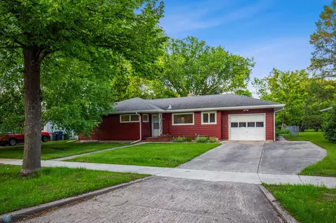 2020 6th St S, Moorhead, MN 56560